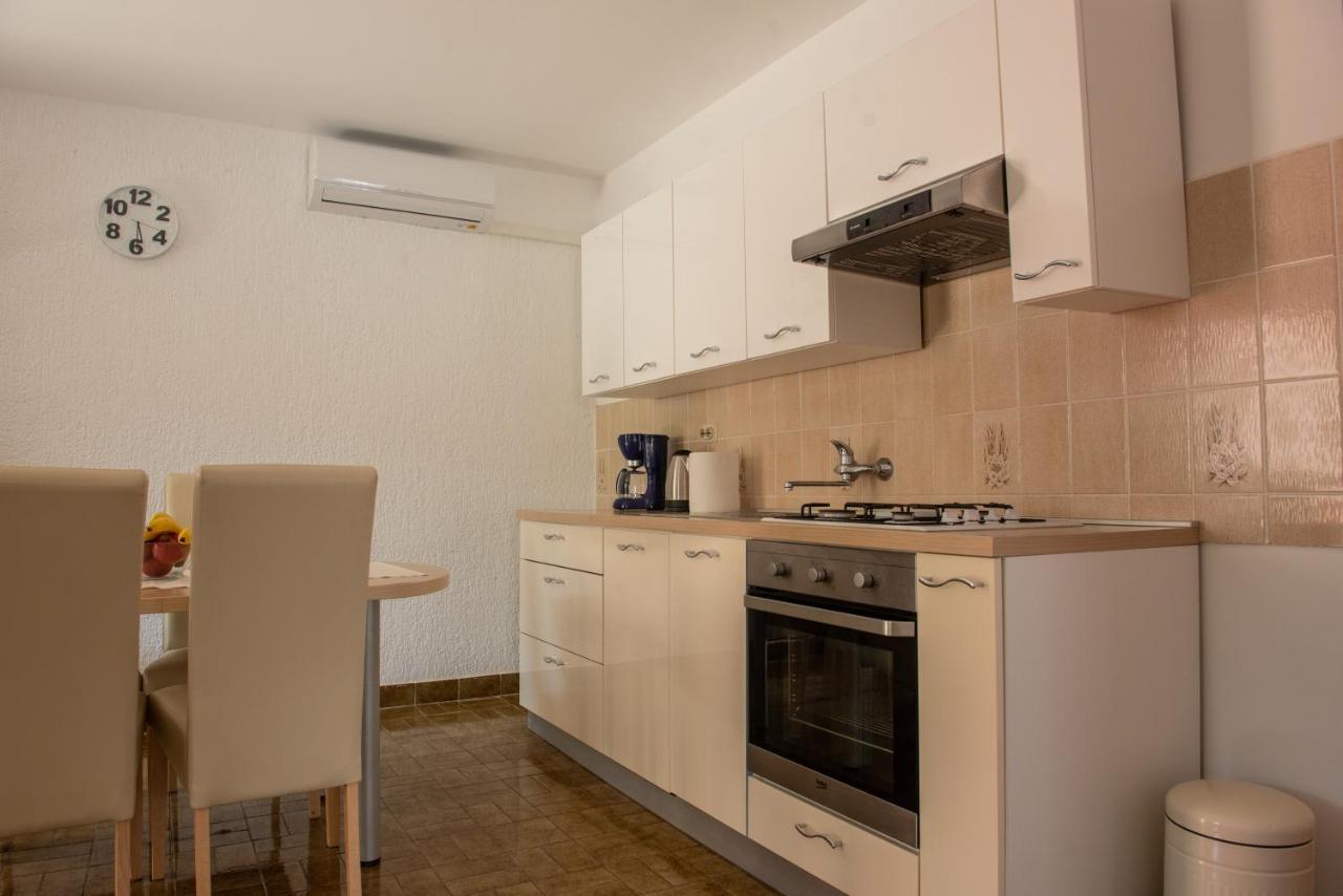 Apartman Bozica Vir Eksteriør billede