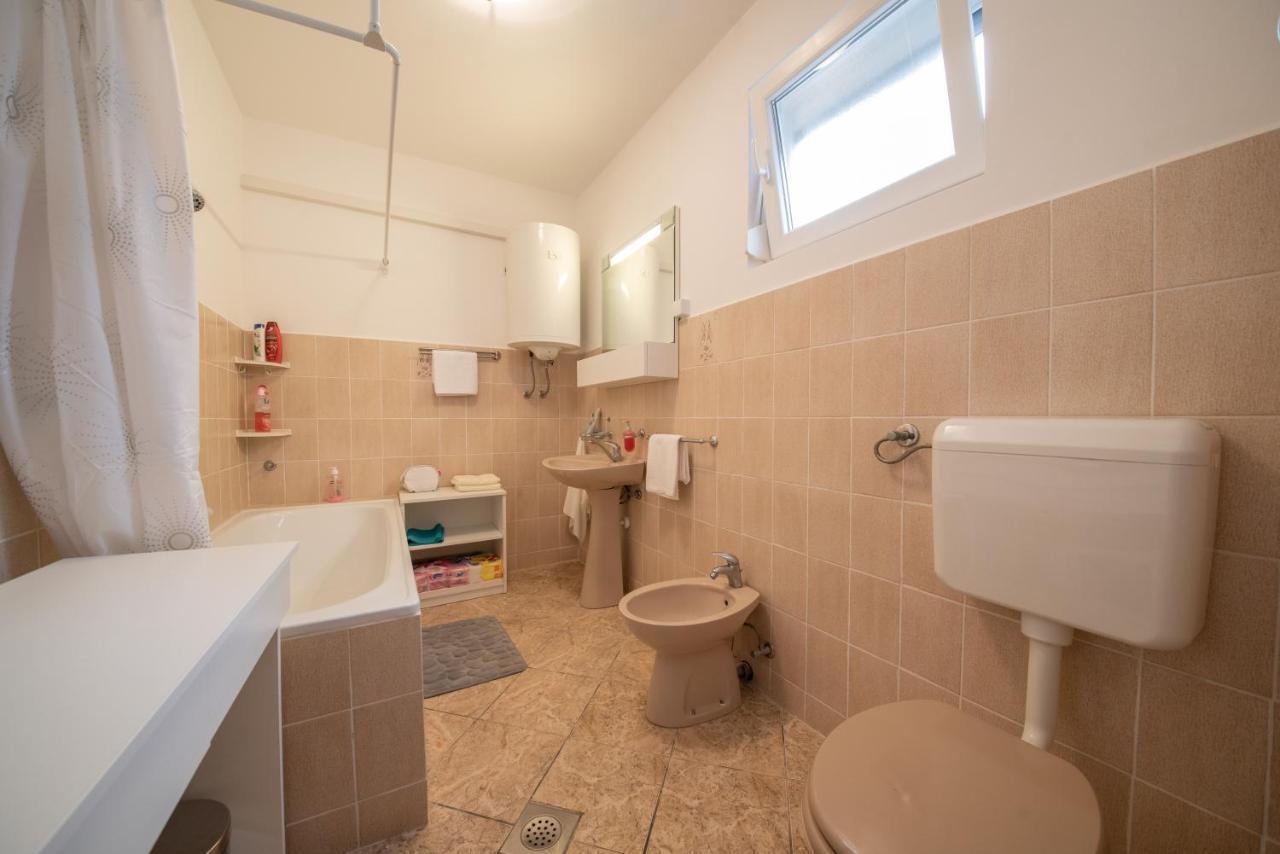 Apartman Bozica Vir Eksteriør billede